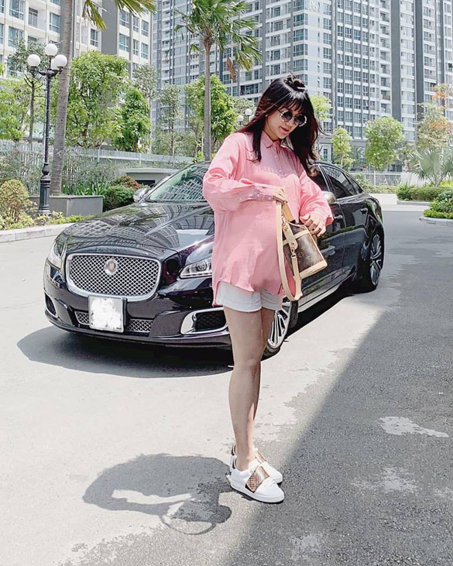 Diệp Lâm Anh vừa hạ sinh con gái đầu lòng nặng 3 kg