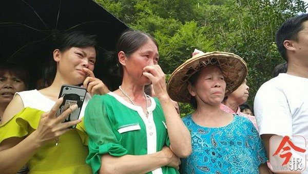 Rùng mình trước tội ác tàn độc của ông bố trẻ, một lúc đoạt mạng 2 con gái, vứt xác xuống núi rồi quay về nói dối lạc mất con