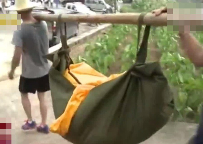 Rùng mình trước tội ác tàn độc của ông bố trẻ, một lúc đoạt mạng 2 con gái, vứt xác xuống núi rồi quay về nói dối lạc mất con