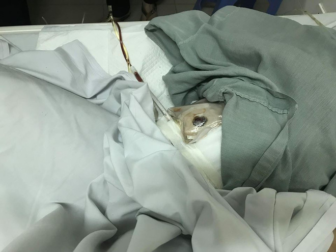 Vợ tài xế taxi sợ hãi kể lại giây phút chồng bị người ngồi trong xe Mazda bắn