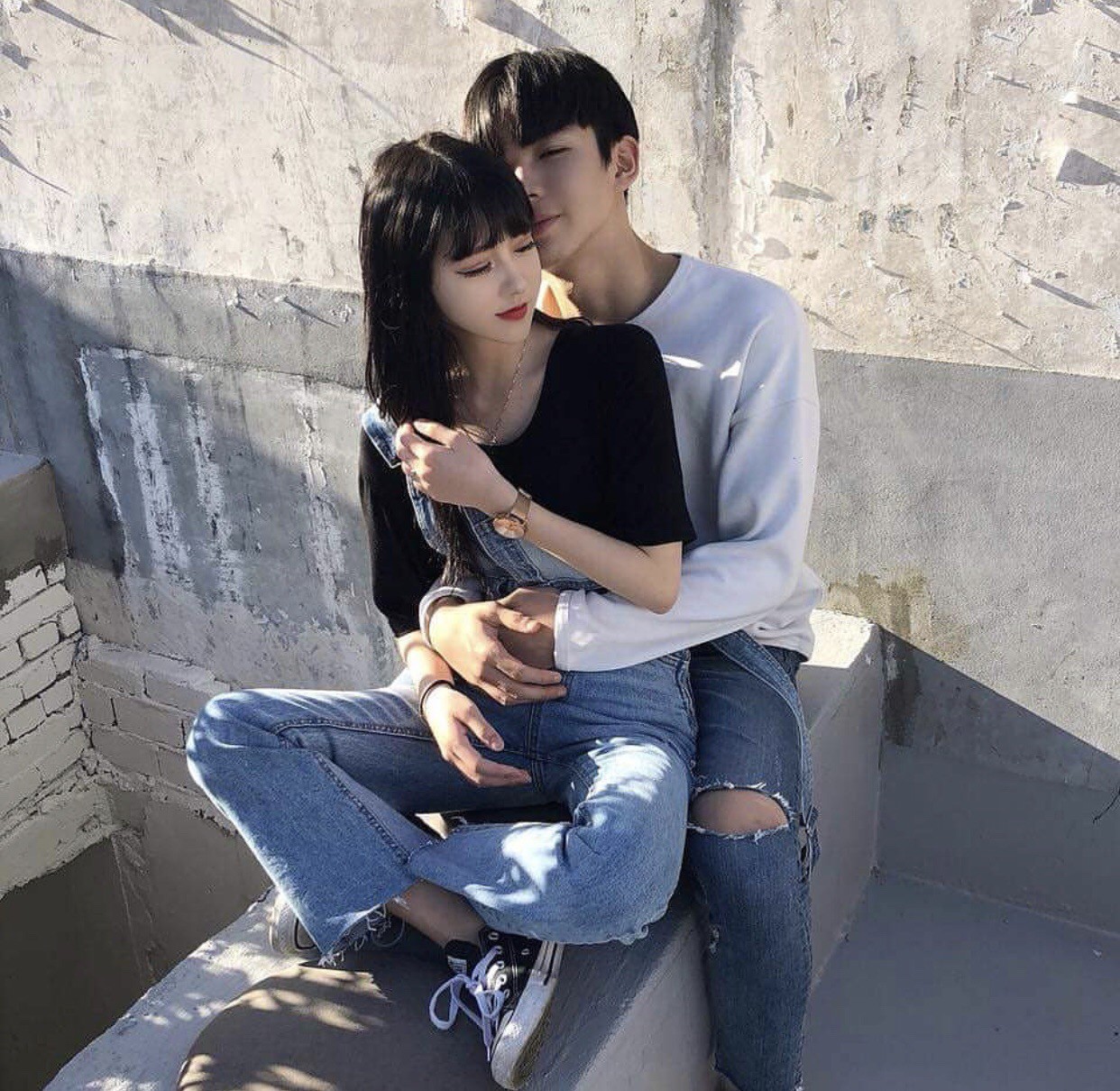 Cho rằng tiền quan trọng hơn tình yêu để biện minh cho sự thay lòng, cô gái nhận đống gạch đá đủ để xây nhà