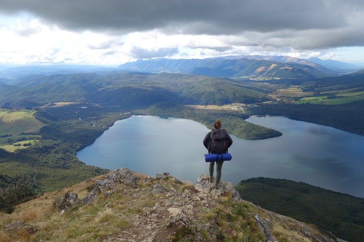 Chia sẻ gây sốt của cựu sinh viên Mỹ: Đừng ngồi một chỗ suốt thanh xuân, hãy xách ba lô lên ra ngoài kia khám phá thế giới