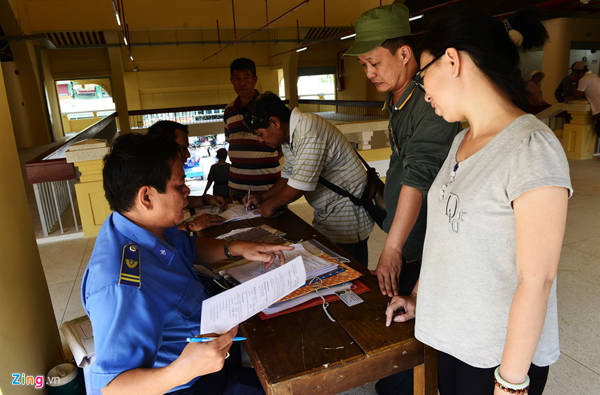 Tiểu thương trở lại ngôi chợ lớn nhất Sài Gòn sau 2 năm sửa chữa