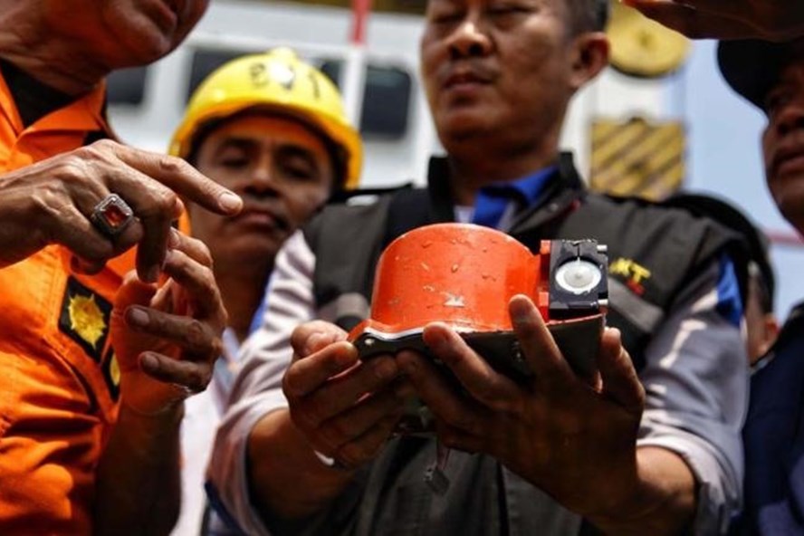 Indonesia trục vớt càng máy bay Lion Air bị rơi ngoài biển