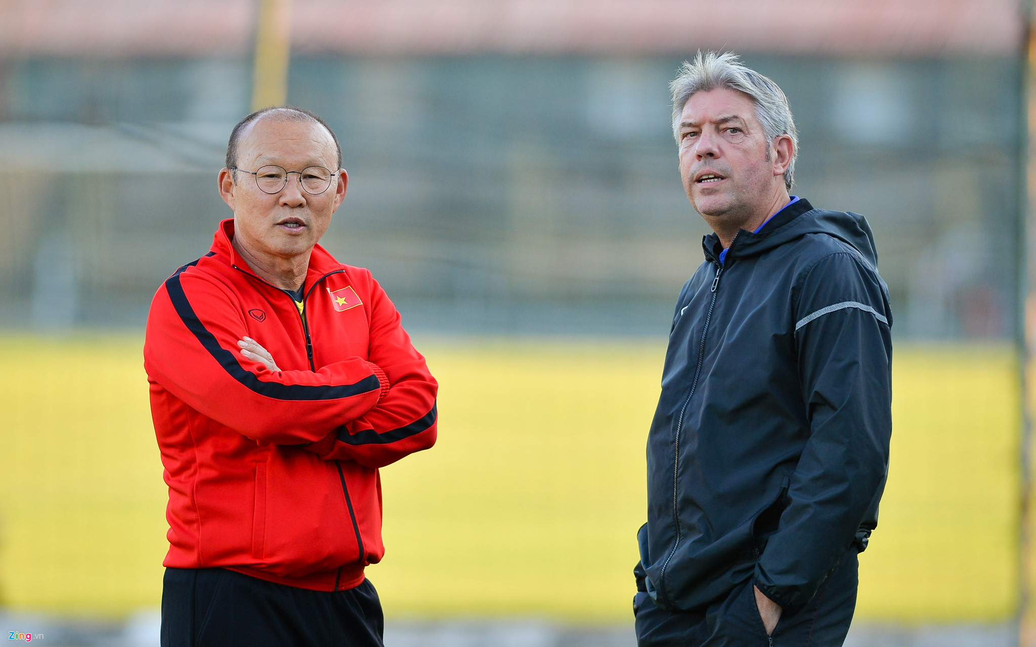 HLV Park căng thẳng khi theo dõi học trò tập luyện trước thềm AFF Cup