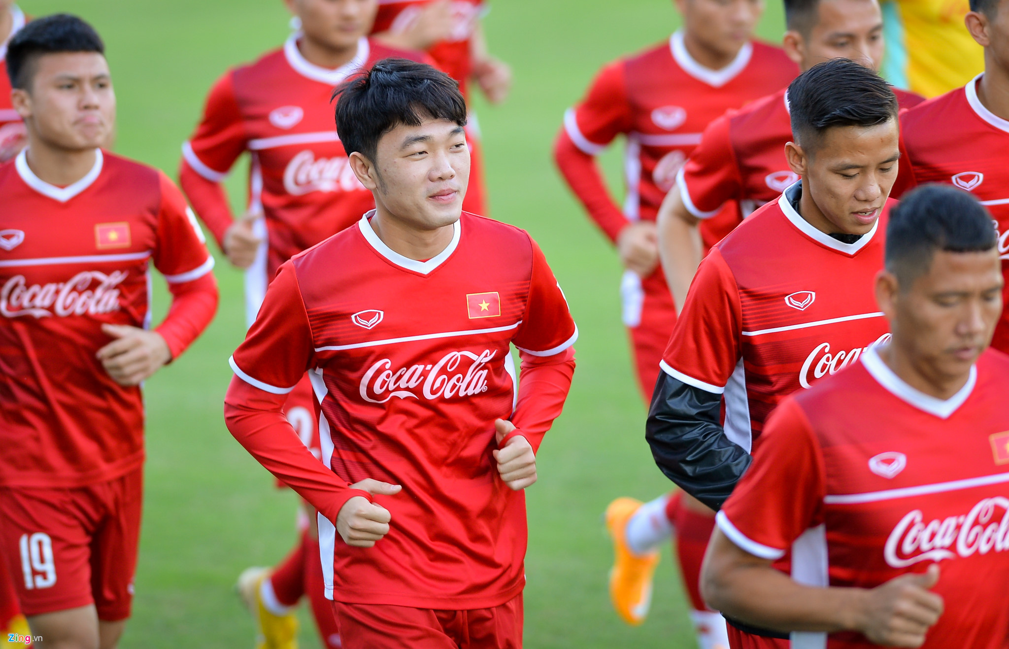 HLV Park căng thẳng khi theo dõi học trò tập luyện trước thềm AFF Cup