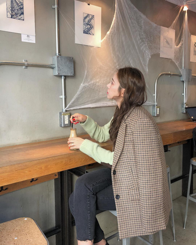 Ngoài blazer đen, có tới 5 kiểu blazer đẹp thôi rồi dành cho các nàng công sở