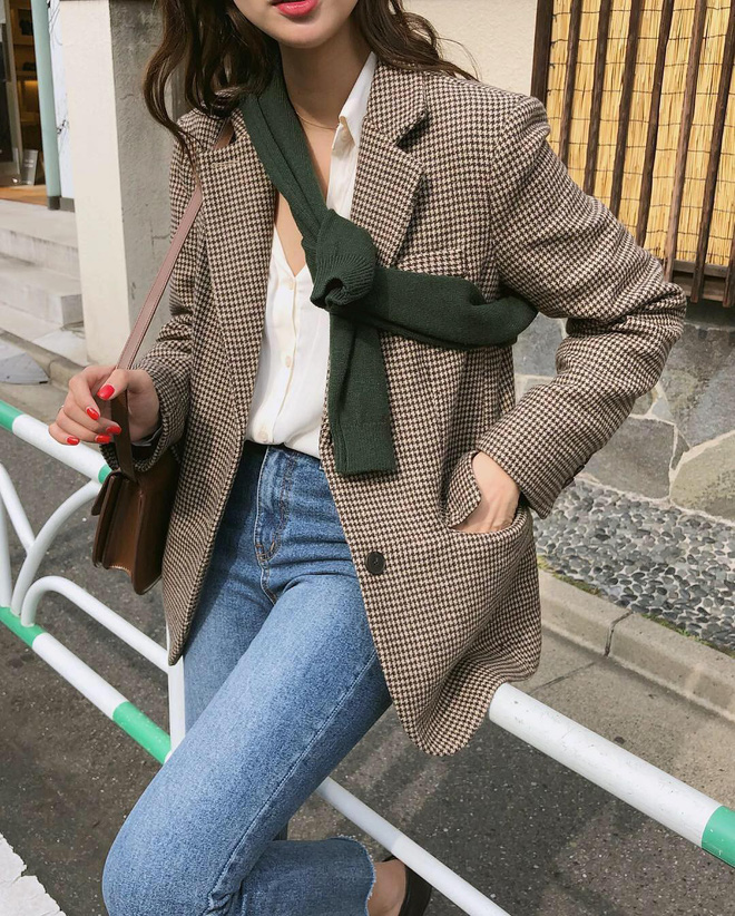 Ngoài blazer đen, có tới 5 kiểu blazer đẹp thôi rồi dành cho các nàng công sở