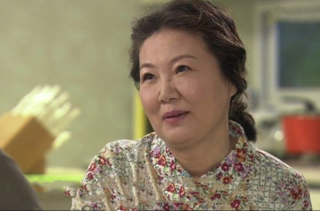 Bà nội nói ngọng nên con dâu không muốn cho gần cháu, chồng thất vọng và đưa ra quyết định khiến vợ tái mặt