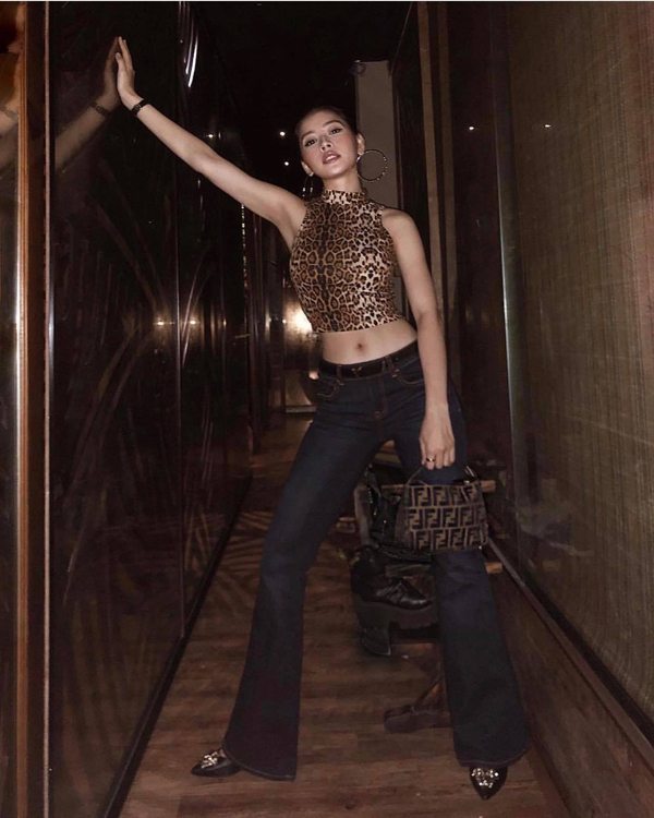 Mặc đẹp như sao Việt với gam màu hoạ tiết hợp xu hướng