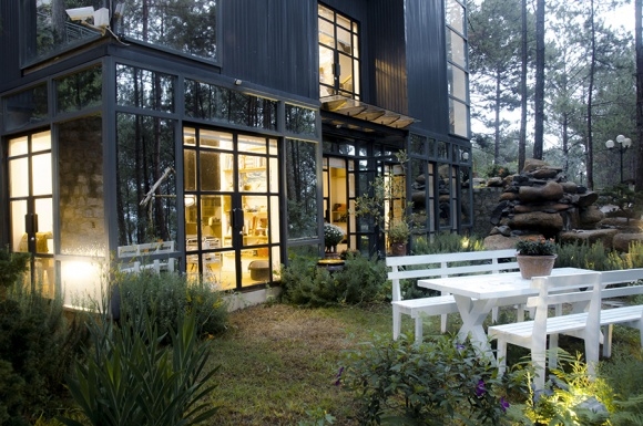 Chịu chơi như Phan Như Thảo: Mua 2 nhà đối diện nhau vì ngại đi làm xa