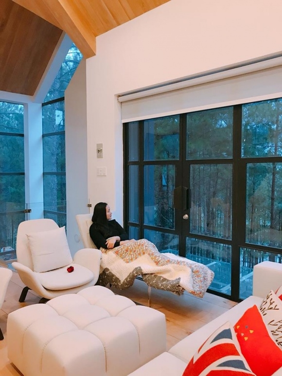 Chịu chơi như Phan Như Thảo: Mua 2 nhà đối diện nhau vì ngại đi làm xa