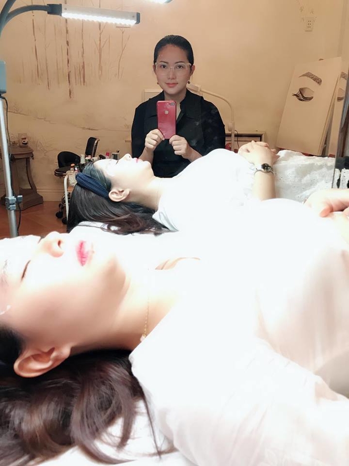 Chịu chơi như Phan Như Thảo: Mua 2 nhà đối diện nhau vì ngại đi làm xa