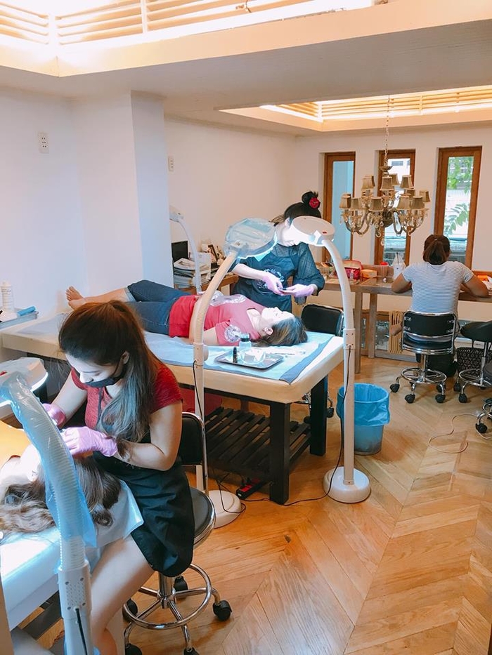 Chịu chơi như Phan Như Thảo: Mua 2 nhà đối diện nhau vì ngại đi làm xa