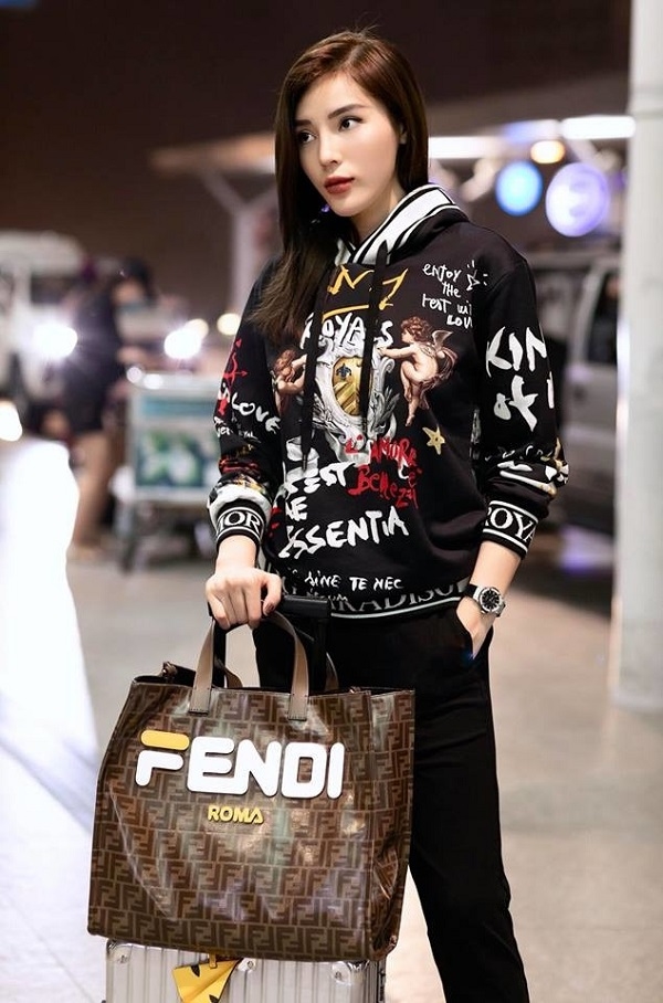 Những bộ cánh hàng hiệu tiền tạ tiền tấn sao vbiz dát lên người: Set đắt nhất có giá 4,5 tỷ đồng