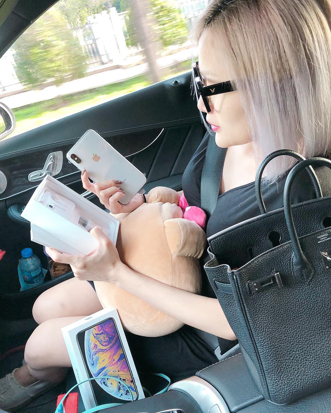 Cuộc sống hôn nhân khiến ngàn người đỏ mắt của em gái Quang Vinh cùng cơ trưởng điển trai