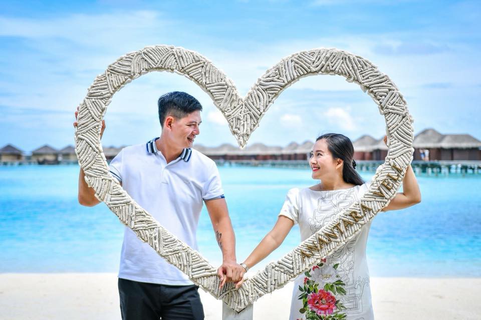 Từng bị bàn tán là đũa lệch, cuộc sống hiện tại của những cặp đôi này ra sao?