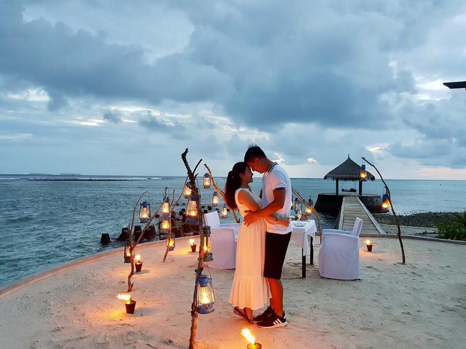 Từng bị bàn tán là đũa lệch, cuộc sống hiện tại của những cặp đôi này ra sao?