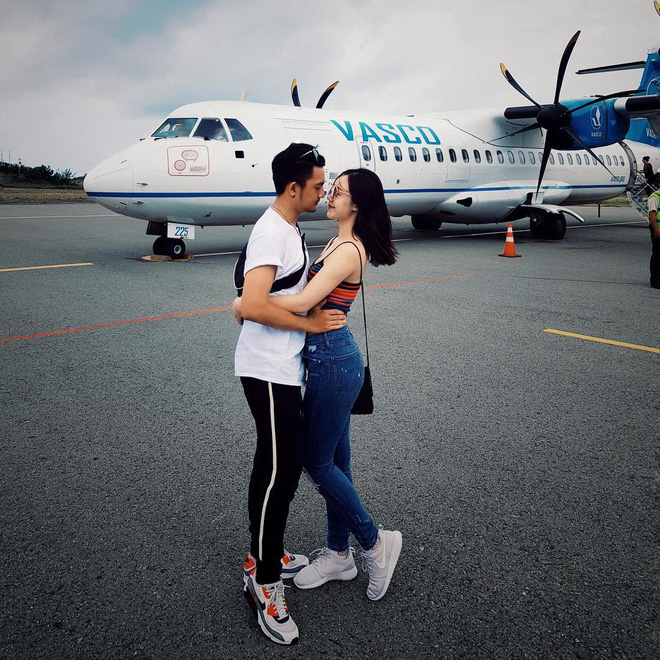 Em gái Lan cave Quỳnh Kool khóa môi bạn trai kém tuổi trong lễ tốt nghiệp