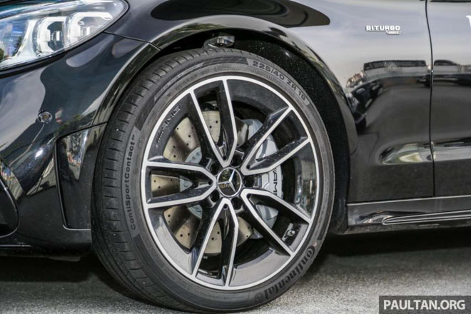 Mercedes-Benz giới thiệu bộ ba C-CLass mới: Động cơ 1.5L tăng áp, giá từ 1,4 tỷ đồng