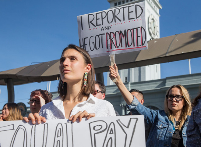 Ảnh nhân viên Google đình công chống quấy rối tình dục trên toàn cầu