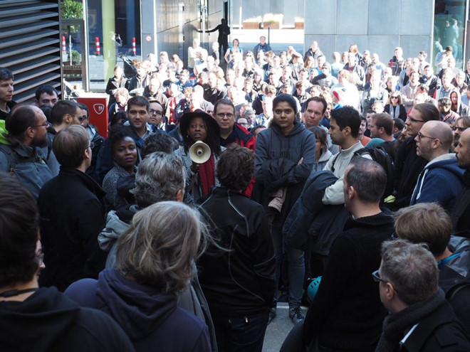 Ảnh nhân viên Google đình công chống quấy rối tình dục trên toàn cầu