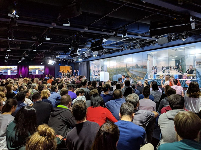 Ảnh nhân viên Google đình công chống quấy rối tình dục trên toàn cầu