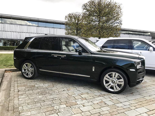Siêu SUV Cullinan của Rolls-Royce bắt đầu đến tay khách hàng