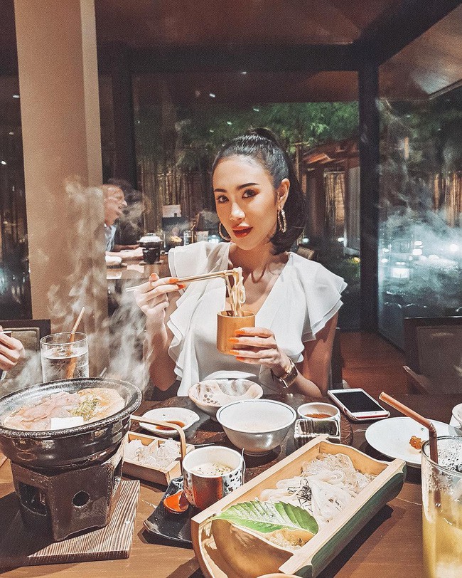 Sống chất như ái nữ tỷ phú: Mặt xinh dáng chuẩn như người mẫu, không khoe đồ hiệu, chỉ chia sẻ niềm đam mê ẩm thực