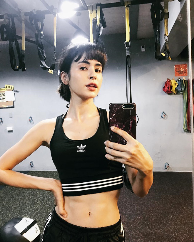 Vẻ ngoài nóng bỏng, cá tính của 3 chị em là con lai Pháp