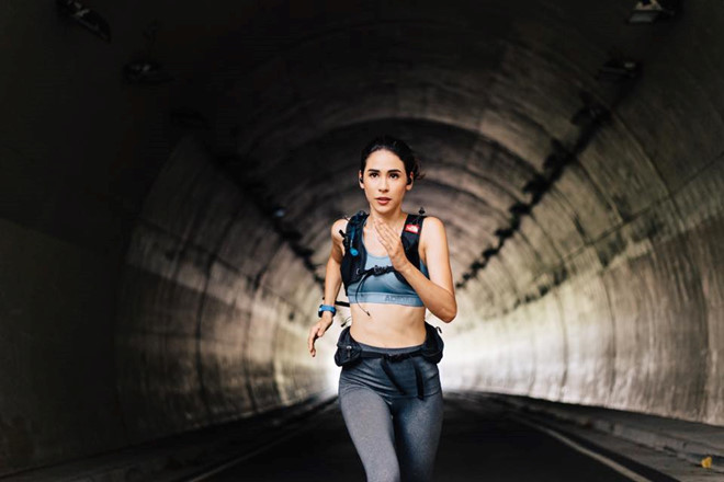 Vẻ ngoài nóng bỏng, cá tính của 3 chị em là con lai Pháp