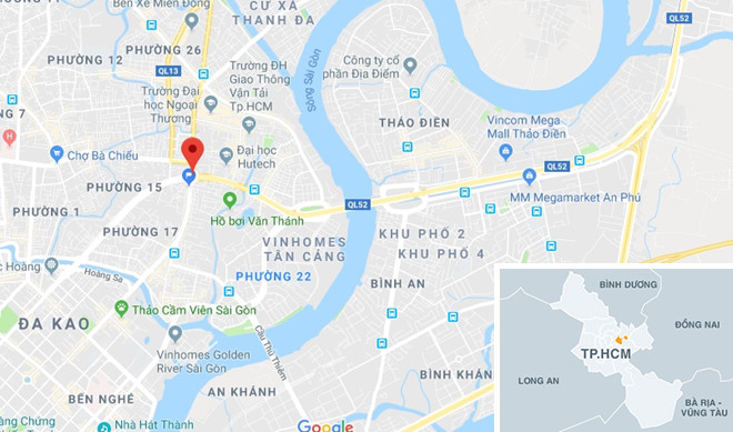 Xe tải va chạm ôtô khách giữa khuya ở ngã tư Hàng Xanh