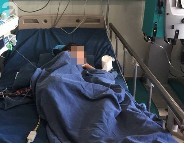 Mẹ bỏ thuốc diệt cỏ vào sữa cho 2 con uống: Rớt nước mắt cảnh chị chào em lần cuối trước khi em ra đi