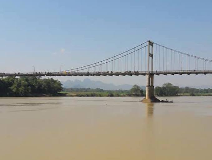 Nữ sinh lớp 10 nhảy cầu tự tử