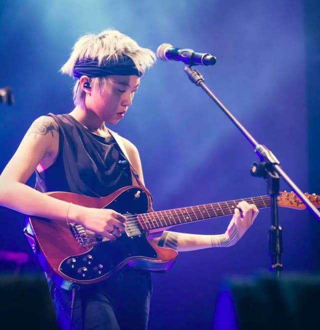 Bị đồn hẹn hò đồng tính với Như Ý Châu Tấn, con gái Vương Phi đáp trả như thế nào?