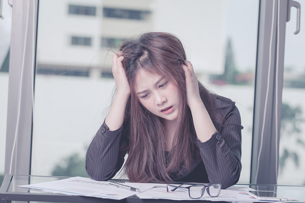 Chữ ký trên tờ đăng ký kết hôn còn chưa ráo mực, tôi đã bị chồng đòi ly hôn vì lỡ tay tát em chồng