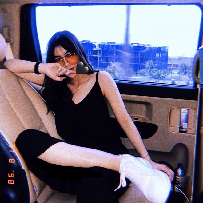 Mẫu ảnh của hội Hypebeast Hà Nội: Cũng là tiểu thư con nhà giàu, khí chất sang chảnh Mẫu ảnh của hội Hypebeast Hà Nội: Cũng là tiểu thư con nhà giàu, khí chất sang chảnh