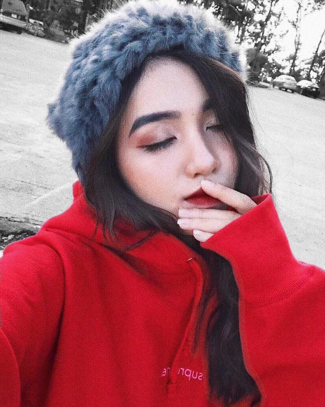 Mẫu ảnh của hội Hypebeast Hà Nội: Cũng là tiểu thư con nhà giàu, khí chất sang chảnh Mẫu ảnh của hội Hypebeast Hà Nội: Cũng là tiểu thư con nhà giàu, khí chất sang chảnh