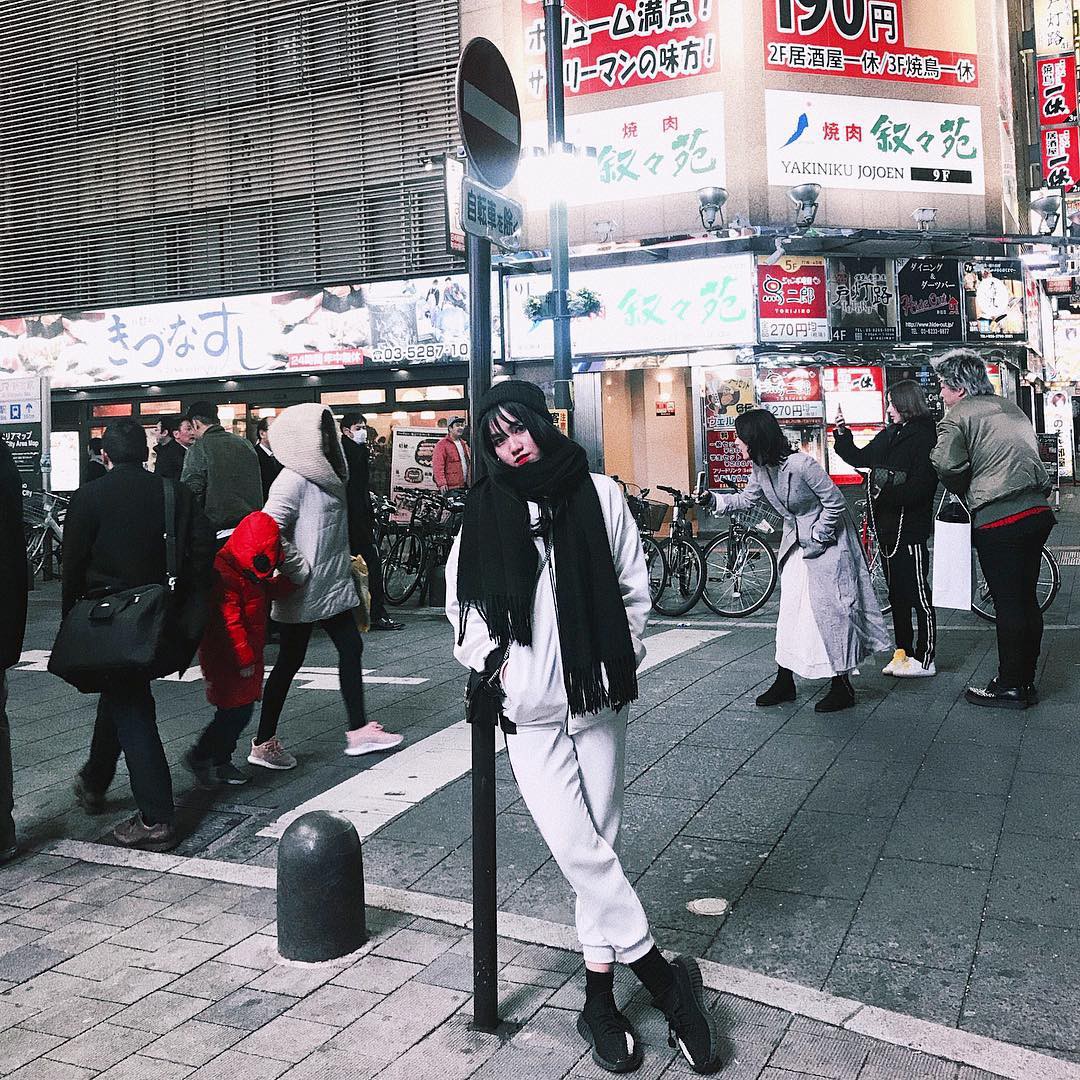 Mẫu ảnh của hội Hypebeast Hà Nội: Cũng là tiểu thư con nhà giàu, khí chất sang chảnh Mẫu ảnh của hội Hypebeast Hà Nội: Cũng là tiểu thư con nhà giàu, khí chất sang chảnh