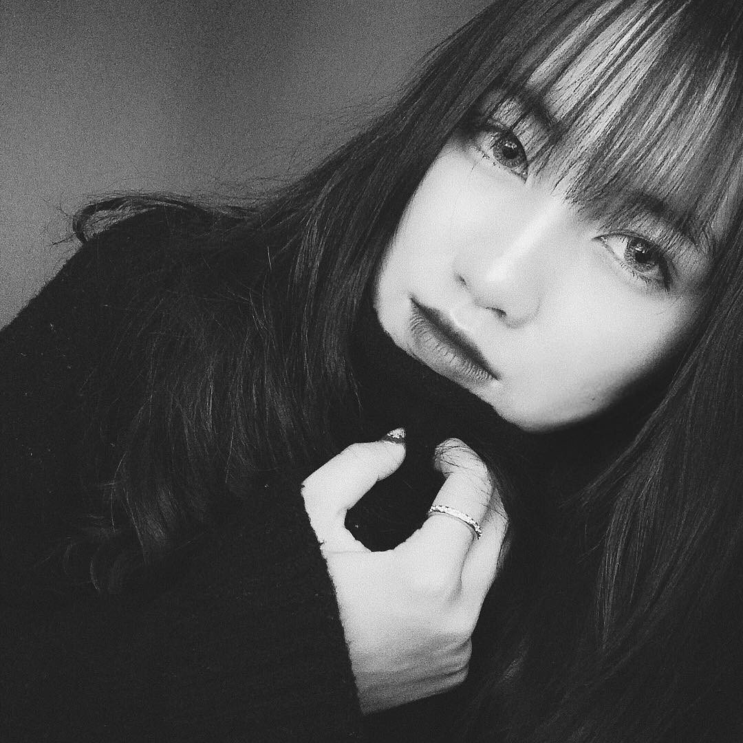 Mẫu ảnh của hội Hypebeast Hà Nội: Cũng là tiểu thư con nhà giàu, khí chất sang chảnh Mẫu ảnh của hội Hypebeast Hà Nội: Cũng là tiểu thư con nhà giàu, khí chất sang chảnh