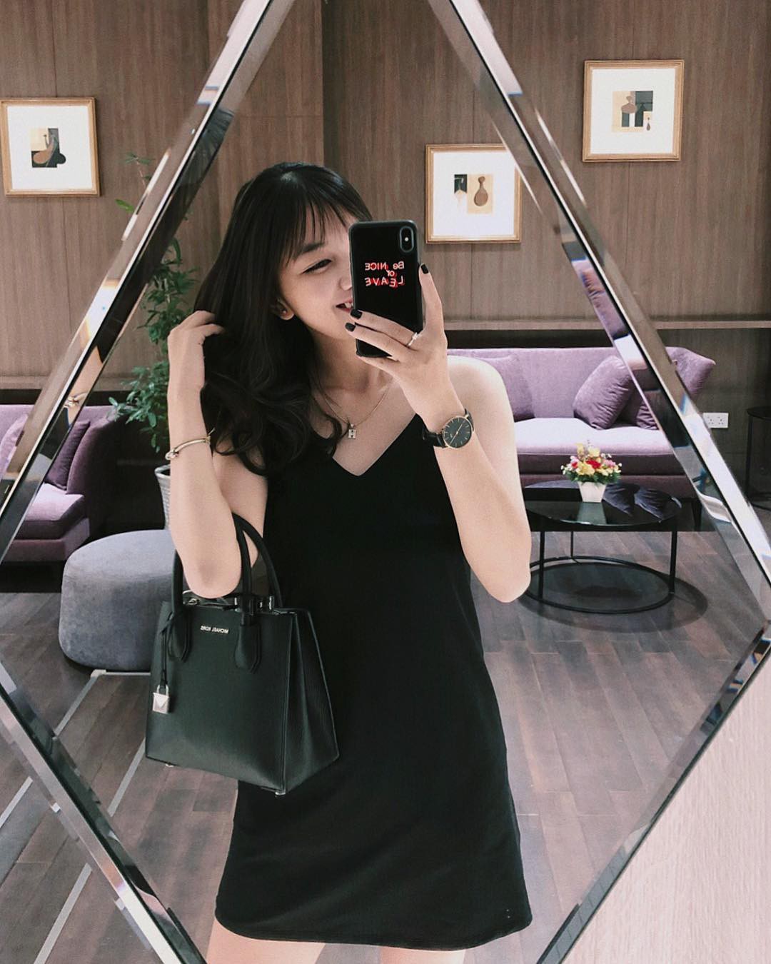 Mẫu ảnh của hội Hypebeast Hà Nội: Cũng là tiểu thư con nhà giàu, khí chất sang chảnh Mẫu ảnh của hội Hypebeast Hà Nội: Cũng là tiểu thư con nhà giàu, khí chất sang chảnh