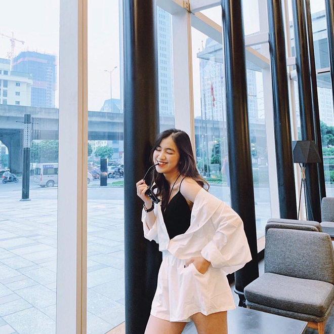 Mẫu ảnh của hội Hypebeast Hà Nội: Cũng là tiểu thư con nhà giàu, khí chất sang chảnh Mẫu ảnh của hội Hypebeast Hà Nội: Cũng là tiểu thư con nhà giàu, khí chất sang chảnh