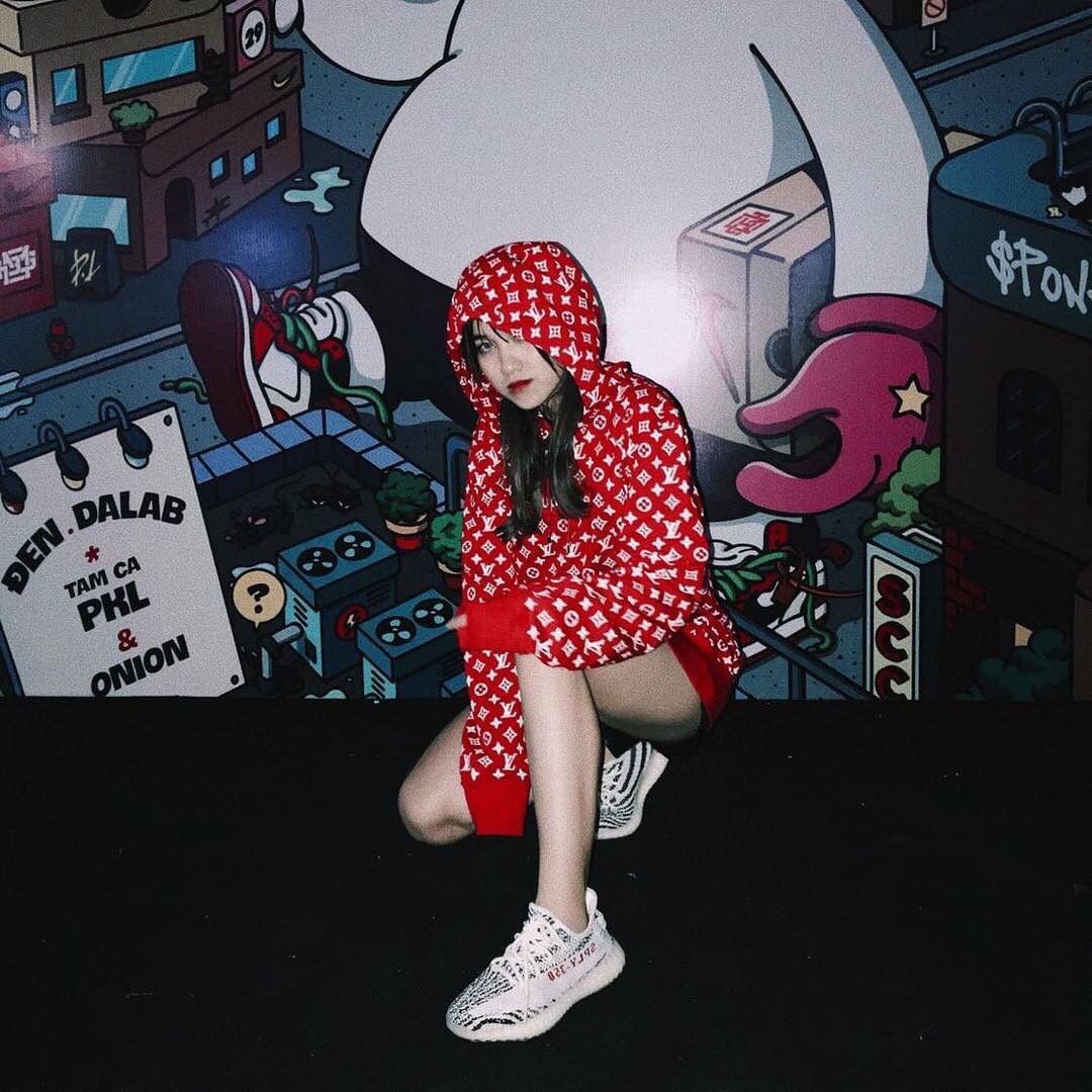 Mẫu ảnh của hội Hypebeast Hà Nội: Cũng là tiểu thư con nhà giàu, khí chất sang chảnh Mẫu ảnh của hội Hypebeast Hà Nội: Cũng là tiểu thư con nhà giàu, khí chất sang chảnh