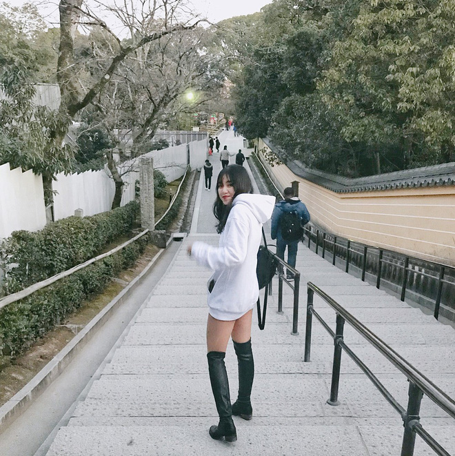 Mẫu ảnh của hội Hypebeast Hà Nội: Cũng là tiểu thư con nhà giàu, khí chất sang chảnh Mẫu ảnh của hội Hypebeast Hà Nội: Cũng là tiểu thư con nhà giàu, khí chất sang chảnh