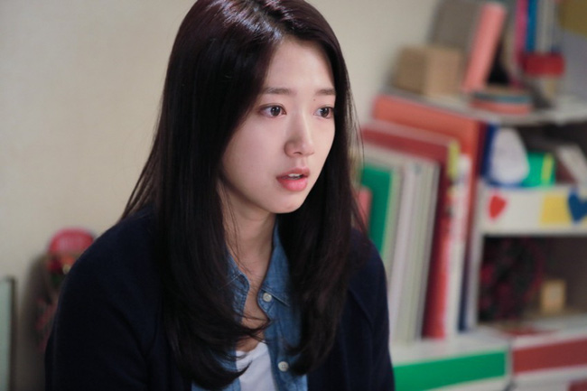 Nhận được món quà mừng cưới độc lạ từ chị chồng, em dâu phản ứng nhẹ nhàng nhưng lại khiến ai nấy đều sượng mặt