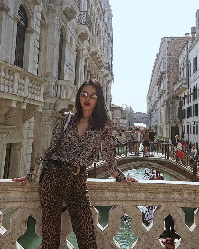 Người đẹp Việt lăng xê họa tiết da báo hot nhất mùa thu đông 2018