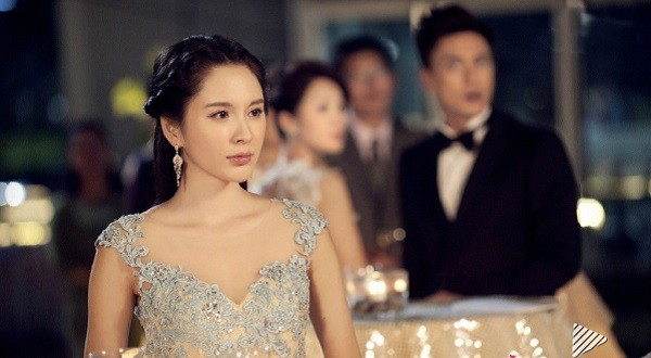 Cuộc gặp gỡ xấu hổ không để đâu cho hết với vợ cũ của gã đàn ông tham bát bỏ mâm