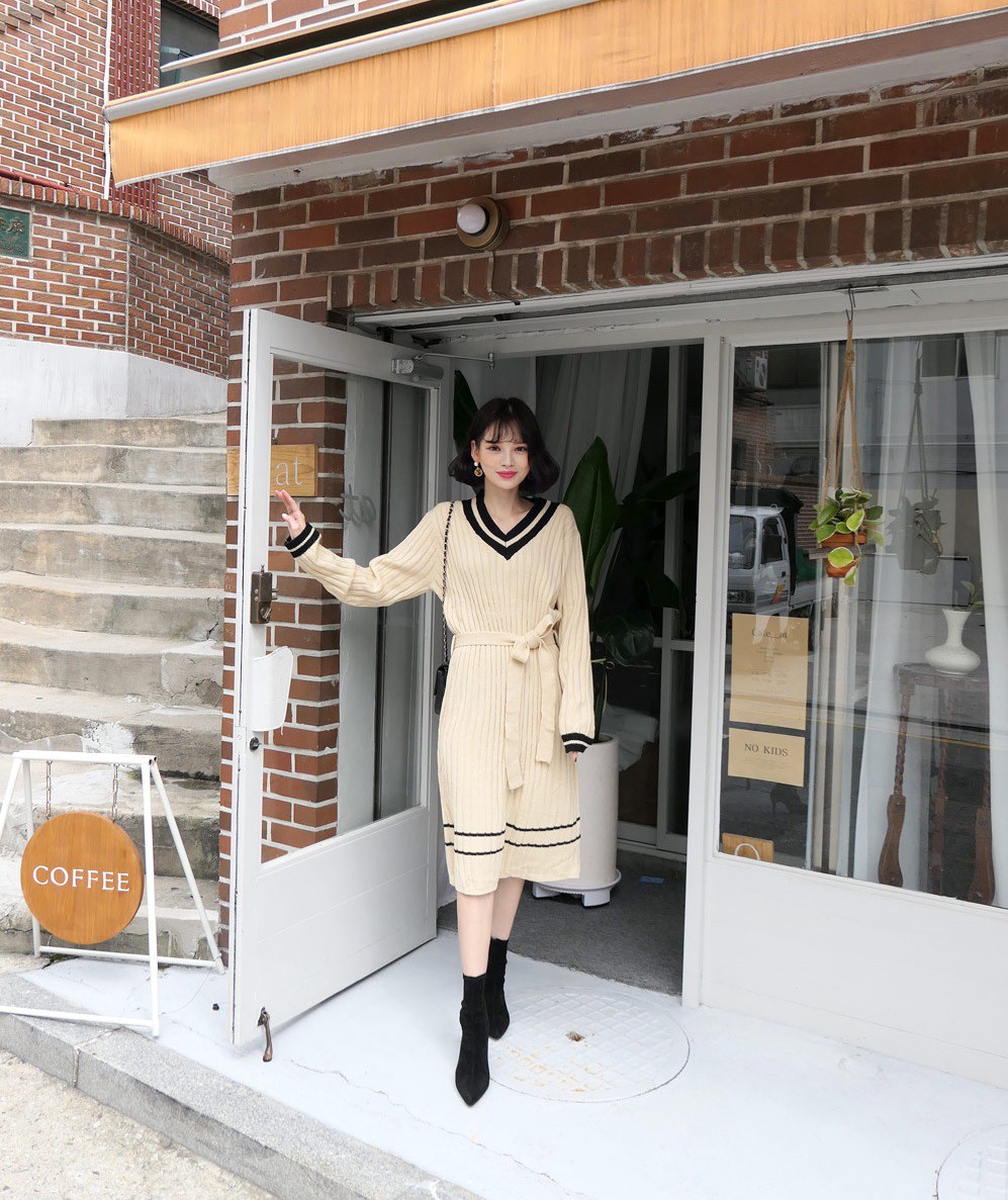 Tranh thủ sắm 4 mẫu váy liền dày dặn này để đông năm nay tha hồ diện từ sở làm tới bàn tiệc