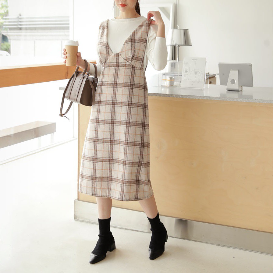 Tranh thủ sắm 4 mẫu váy liền dày dặn này để đông năm nay tha hồ diện từ sở làm tới bàn tiệc