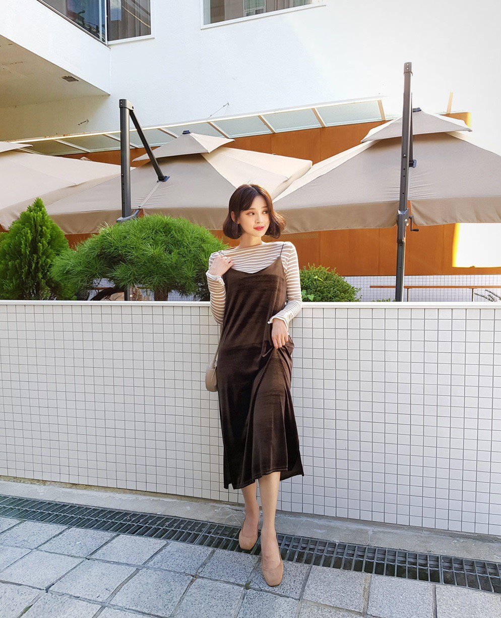 Tranh thủ sắm 4 mẫu váy liền dày dặn này để đông năm nay tha hồ diện từ sở làm tới bàn tiệc